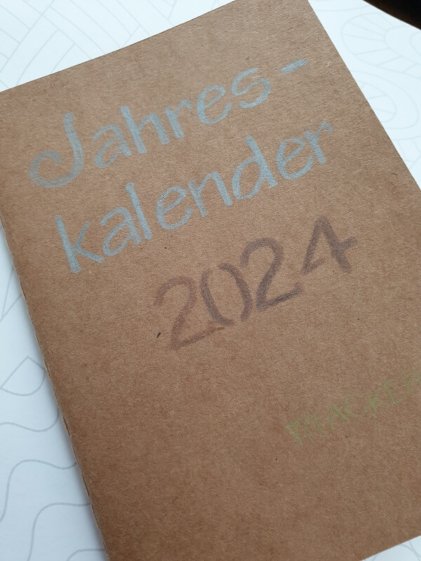 Stressbewältigung durch Schreiben und Planung: kleiner Jahreskalender 2024 fürs Bullet Journal